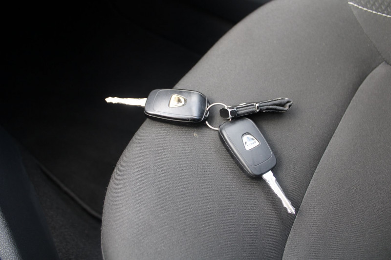 Photo 12 de l'offre de DACIA SANDERO III AMBIENCE SCE 75 CV ESSENCE USB AUDIO MP3 BLUETOOTH ROUE DE SECOURS BANQ 1/3 2/3 à 8500€ chez Bougel transactions