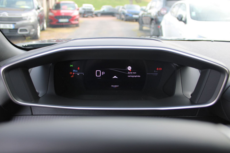 Photo 13 de l'offre de PEUGEOT 2008 PHASE 4 GT 145 CV HYBRIDE GPS 3D TOIT PANO CAMÃRA 360Â° I-COKPIT JA 17 BOITE AUTO DCS-6 à 28900€ chez Bougel transactions