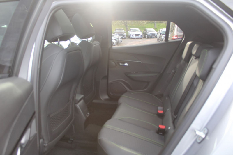Photo 9 de l'offre de PEUGEOT 2008 PHASE 4 GT 145 CV HYBRIDE GPS 3D TOIT PANO CAMÃRA 360Â° I-COKPIT JA 17 BOITE AUTO DCS-6 à 28900€ chez Bougel transactions