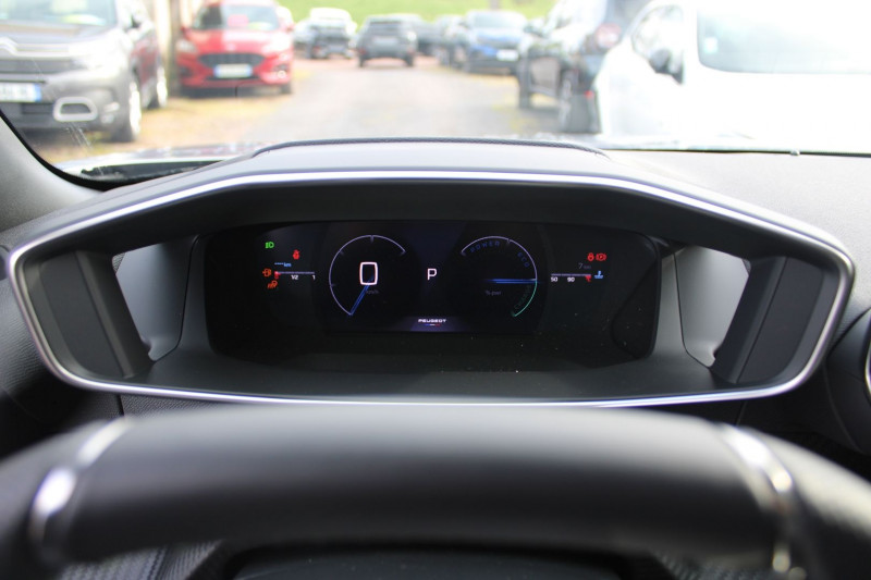 Photo 14 de l'offre de PEUGEOT 2008 PHASE 4 GT 145 CV HYBRIDE GPS 3D TOIT PANO CAMÃRA 360Â° I-COKPIT JA 17 BOITE AUTO DCS-6 à 28900€ chez Bougel transactions