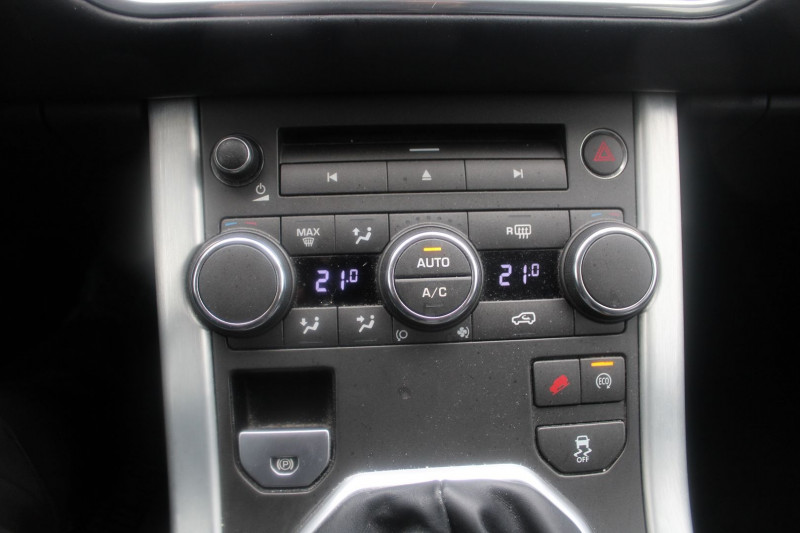Photo 17 de l'offre de LAND-ROVER EVOQUE 2L2 TD4 PURE "4X4" ÃCRAN TACTILE CUIR JA 19 RE USB XÃNON+LED ATTELAGE RÃGULATEUR à 15700€ chez Bougel transactions