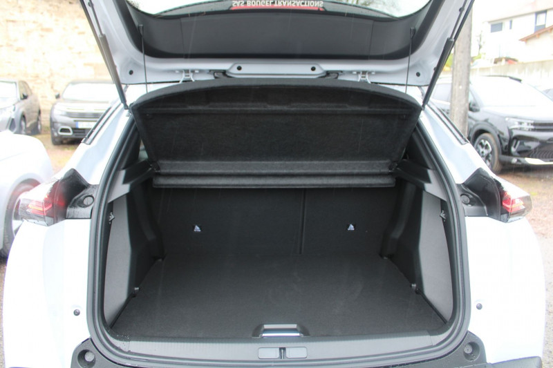 Photo 6 de l'offre de PEUGEOT 2008 PHASE 4 GT 145 CV HYBRIDE GPS 3D TOIT PANO CAMÃRA 360Â° I-COKPIT JA 17 BOITE AUTO DCS-6 à 28900€ chez Bougel transactions
