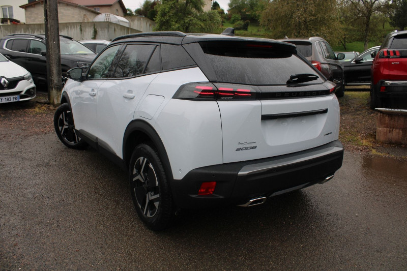 Photo 3 de l'offre de PEUGEOT 2008 PHASE 4 GT 145 CV HYBRIDE GPS 3D TOIT PANO CAMÃRA 360Â° I-COKPIT JA 17 BOITE AUTO DCS-6 à 28900€ chez Bougel transactions