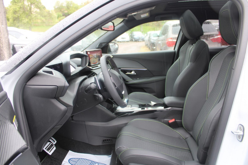 Photo 8 de l'offre de PEUGEOT 2008 PHASE 4 GT 145 CV HYBRIDE GPS 3D TOIT PANO CAMÃRA 360Â° I-COKPIT JA 17 BOITE AUTO DCS-6 à 28900€ chez Bougel transactions