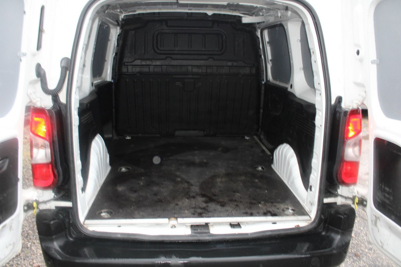 Photo 6 de l'offre de CITROEN BERLINGO 4 AFFAIRE BLUE HDI 100 CV CLUB GALERIE BLUETOOTH RÃGULATEUR MP3 USB TVA=11659 E HT à 13990€ chez Bougel transactions