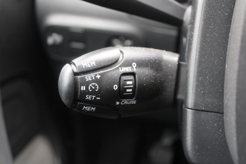 Photo 10 de l'offre de CITROEN C3 PHASE 4 FEEL BUSINESS ESSENCE 83 CV GPS USB RÃGULATEUR BLUETOOTH CLIMAT  FULL LEDS à 10990€ chez Bougel transactions