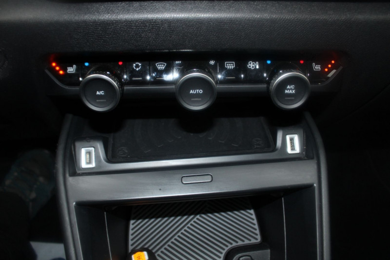 Photo 15 de l'offre de CITROEN C4 130CH S&S SHINE EAT8 à 16990€ chez Bougel transactions