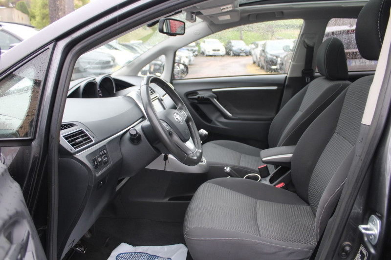 Photo 9 de l'offre de TOYOTA VERSO 112 D-4D FAP FEEL! SKYVIEW 5 PLACES à 10990€ chez Bougel transactions