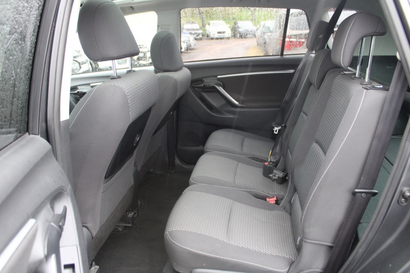 Photo 10 de l'offre de TOYOTA VERSO 112 D-4D FAP FEEL! SKYVIEW 5 PLACES à 10990€ chez Bougel transactions