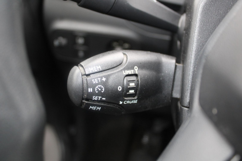 Photo 10 de l'offre de CITROEN C3 III BLUE HDI 100 CV FEEL BUSINESS CLIM AUDIO USB BLUETOOTH RÃGULATEUR ROUE SECOURS à 8990€ chez Bougel transactions