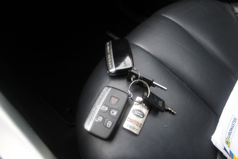 Photo 19 de l'offre de LAND-ROVER EVOQUE 2L2 TD4 PURE "4X4" ÃCRAN TACTILE CUIR JA 19 RE USB XÃNON+LED ATTELAGE RÃGULATEUR à 15700€ chez Bougel transactions