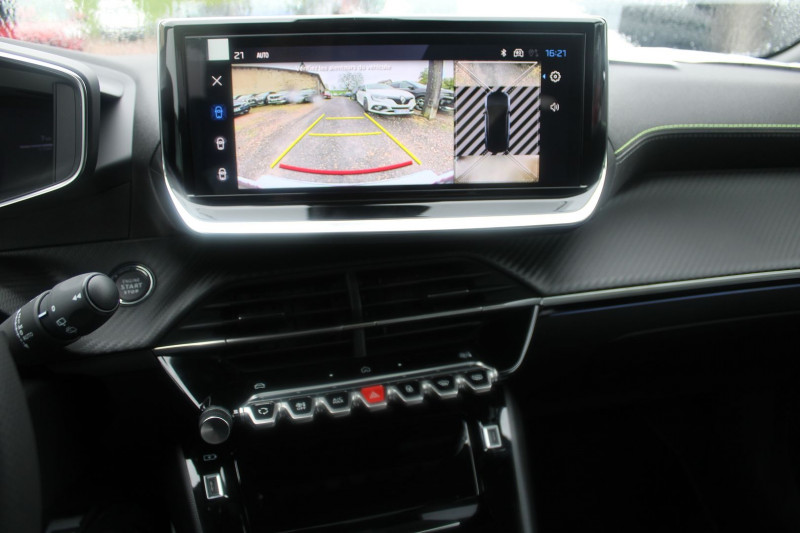 Photo 14 de l'offre de PEUGEOT 2008 PHASE 4 GT 145 CV HYBRIDE GPS 3D TOIT PANO CAMÃRA 360Â° I-COKPIT JA 17 BOITE AUTO DCS-6 à 28900€ chez Bougel transactions