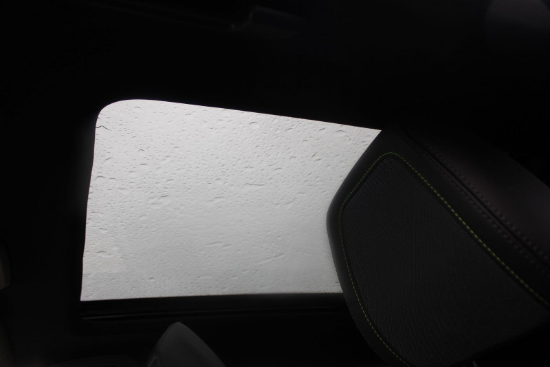 Photo 10 de l'offre de PEUGEOT 2008 PHASE 4 GT 145 CV HYBRIDE GPS 3D TOIT PANO CAMÃRA 360Â° I-COKPIT JA 17 BOITE AUTO DCS-6 à 28900€ chez Bougel transactions