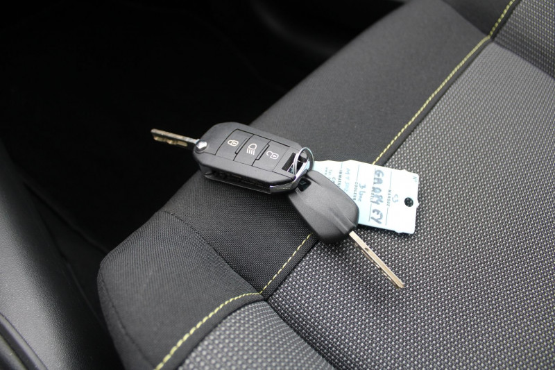 Photo 13 de l'offre de CITROEN C3 PHASE 4 FEEL BUSINESS ESSENCE 83 CV GPS USB RÃGULATEUR BLUETOOTH CLIMAT FULL LEDS à 10990€ chez Bougel transactions