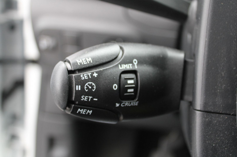 Photo 10 de l'offre de CITROEN C3 PHASE 4 FEEL BUSINESS ESSENCE 83 CV GPS USB RÃGULATEUR BLUETOOTH CLIMAT FULL LEDS à 10990€ chez Bougel transactions