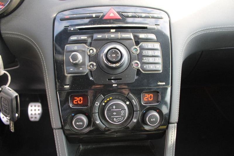 Photo 13 de l'offre de PEUGEOT RCZ 2L HDI 163 CV DIESEL GPS CUIR ELECT/CHAUFF RÃGULATEUR BLUETOOTH USB ABS LUXE BV6 à 13500€ chez Bougel transactions