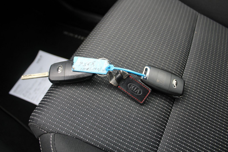 Photo 16 de l'offre de KIA SPORTAGE ACTIVE 1L6 CRDI 115 CV GPS 3D CAMÃRA AUDIO MP3 RE USB JA 17 BLUETOOTH RÃGULATEUR à 15990€ chez Bougel transactions
