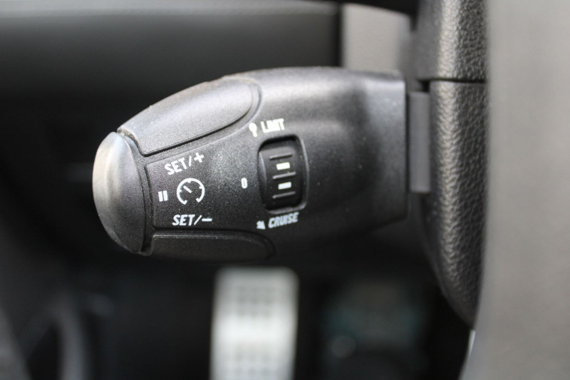 Photo 18 de l'offre de PEUGEOT RCZ 2L HDI 163 CV DIESEL GPS CUIR ELECT/CHAUFF RÃGULATEUR BLUETOOTH USB ABS LUXE BV6 à 13500€ chez Bougel transactions