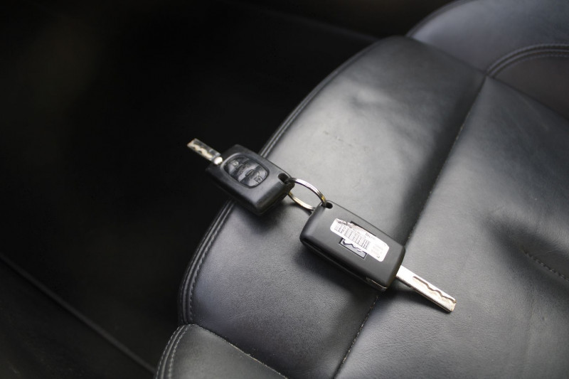 Photo 17 de l'offre de PEUGEOT RCZ 2L HDI 163 CV DIESEL GPS CUIR ELECT/CHAUFF RÃGULATEUR BLUETOOTH USB ABS LUXE BV6 à 13500€ chez Bougel transactions