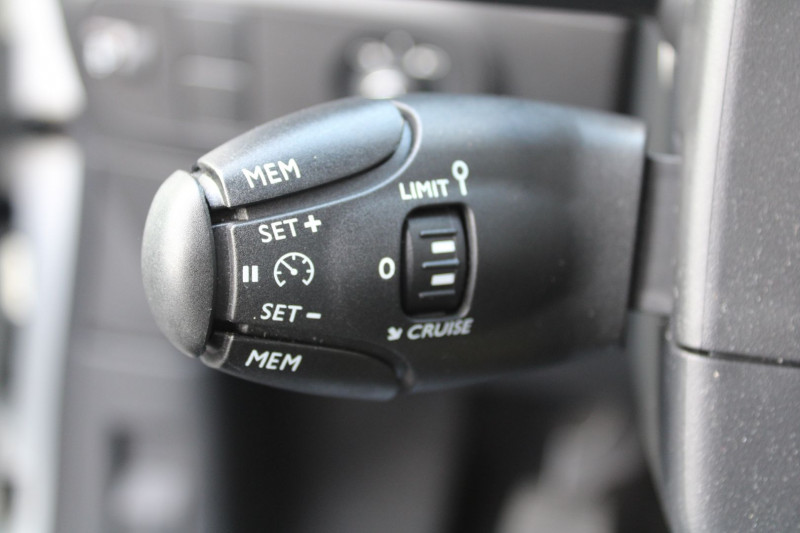 Photo 10 de l'offre de CITROEN C3 PHASE 4 FEEL BUSINESS ESSENCE 83 CV GPS USB RÃGULATEUR BLUETOOTH CLIMAT  FULL LEDS à 10990€ chez Bougel transactions