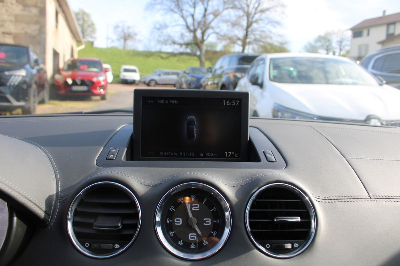 Photo 16 de l'offre de PEUGEOT RCZ 2L HDI 163 CV DIESEL GPS CUIR ELECT/CHAUFF RÃGULATEUR BLUETOOTH USB ABS LUXE BV6 à 13500€ chez Bougel transactions