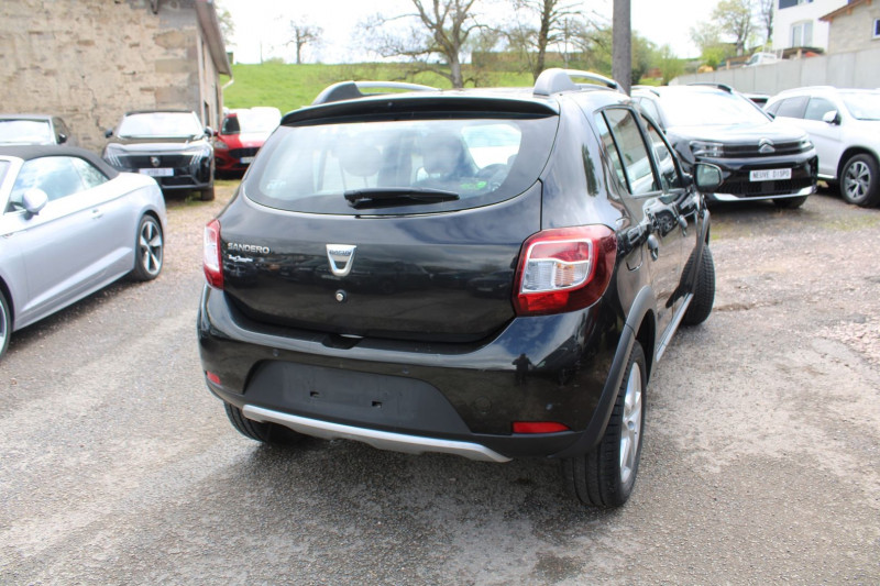 Photo 2 de l'offre de DACIA SANDERO III STEPWAY DCI 90 GPS MÃDIA USB LEDS ABS RÃGULATEUR BLUETOOTH RADARS CLIMAT DIESEL à 10900€ chez Bougel transactions