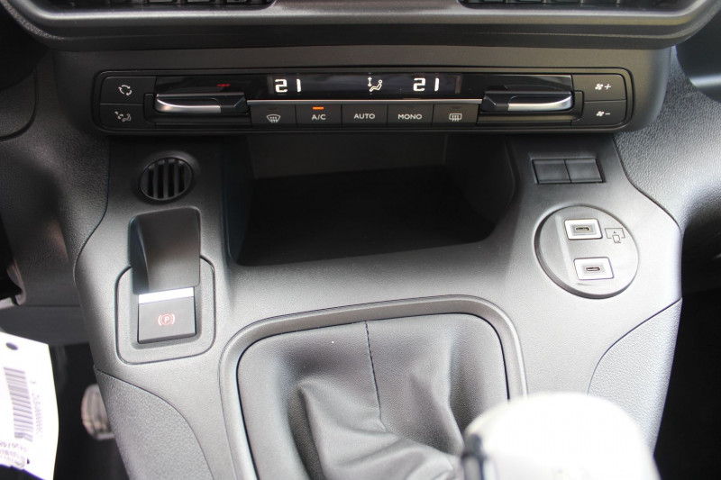 Photo 15 de l'offre de CITROEN BERLINGO 5 PLUS BLUE HDI 100 CV GPS CARPLAY CAMÃRA I-COKPIT USB JA 16 FULL LED RÃGULATEUR à 24990€ chez Bougel transactions