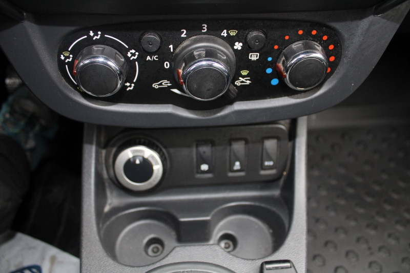 Photo 14 de l'offre de DACIA DUSTER II LAUREATE PLUS 1L5 DCI 110 CV "4X4" CLIM MP3 USB BLUETOOTH ATTELAGE ROUE SECOURS à 13500€ chez Bougel transactions