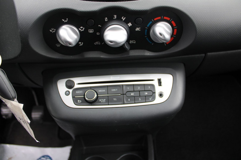 Photo 11 de l'offre de RENAULT TWINGO III 1L2 LEV 16V DYNAMIQUE ECOÂ² 75 CV CLIM AUDIO MP3 TOIT PANO USB JA 15 RÃGULATEUR à 7500€ chez Bougel transactions