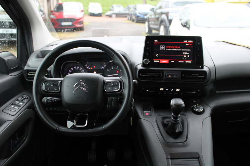Photo 14 de l'offre de CITROEN BERLINGO 4 SHINE XL BLUE HDI 130 CV GPS VIA CLIM USB JA 16 RÃGULATEUR ATTELAGE GRIP CONTROL à 20990€ chez Bougel transactions