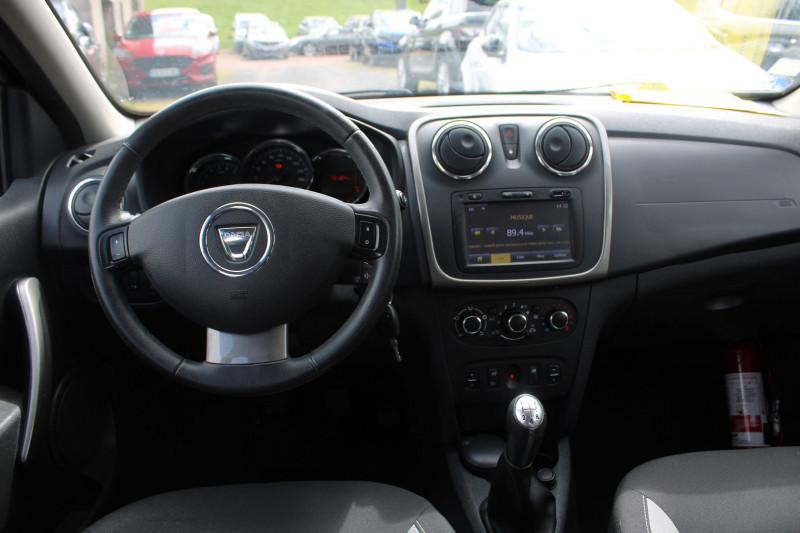 Photo 9 de l'offre de DACIA SANDERO III STEPWAY DCI 90 GPS MÃDIA USB LEDS ABS RÃGULATEUR BLUETOOTH RADARS CLIMAT DIESEL à 10900€ chez Bougel transactions
