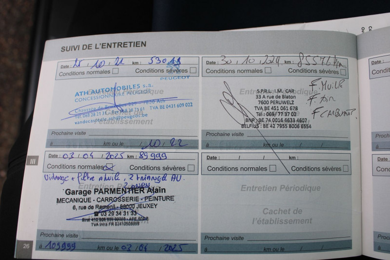 Photo 20 de l'offre de PEUGEOT 2008 II GT LINE SPORT LUXE 1L5 BLUEHDI 100 CV CAMÃRA TOIT PANO GRIPP CONTROL GPS LEDS à 13900€ chez Bougel transactions