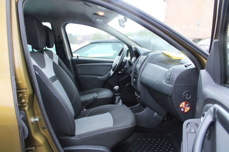 Photo 7 de l'offre de DACIA DUSTER II 1L5 DCI 90 CV CLIM LAURÃATE BOITE 6V RÃGULATEUR BLUETOOTH JANTES ALU  ABS à 13400€ chez Bougel transactions