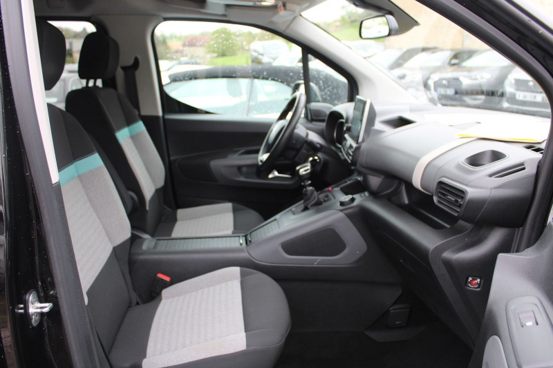 Photo 12 de l'offre de CITROEN BERLINGO 4 SHINE XL BLUE HDI 130 CV GPS VIA CLIM USB JA 16 RÃGULATEUR ATTELAGE GRIP CONTROL à 20990€ chez Bougel transactions