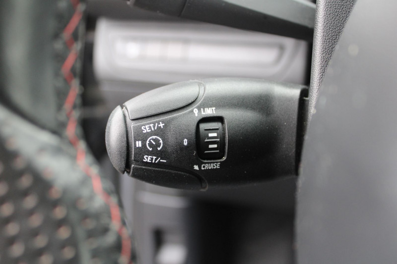 Photo 13 de l'offre de PEUGEOT 2008 II GT LINE SPORT LUXE 1L5 BLUEHDI 100 CV CAMÃRA TOIT PANO GRIPP CONTROL GPS LEDS à 13900€ chez Bougel transactions