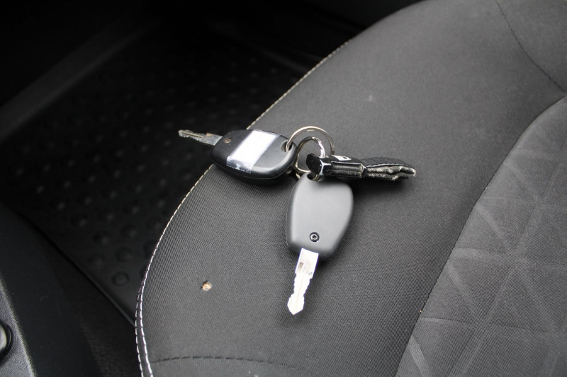 Photo 15 de l'offre de DACIA DUSTER II LAURÃATE 1L5 DCI 110 CV CLIM ATTELAGE AUDIO MP3 JA 16 USB BLUETOOTH RÃGULATEUR à 10500€ chez Bougel transactions