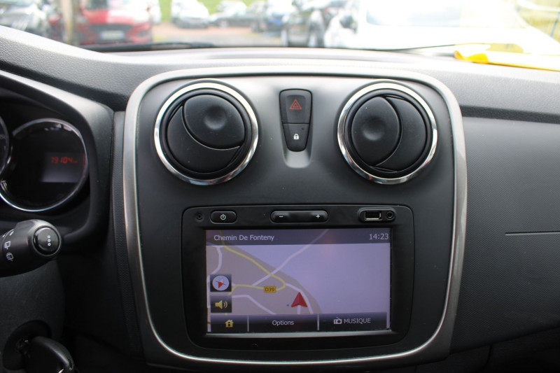 Photo 10 de l'offre de DACIA SANDERO III STEPWAY DCI 90 GPS MÃDIA USB LEDS ABS RÃGULATEUR BLUETOOTH RADARS CLIMAT DIESEL à 10900€ chez Bougel transactions