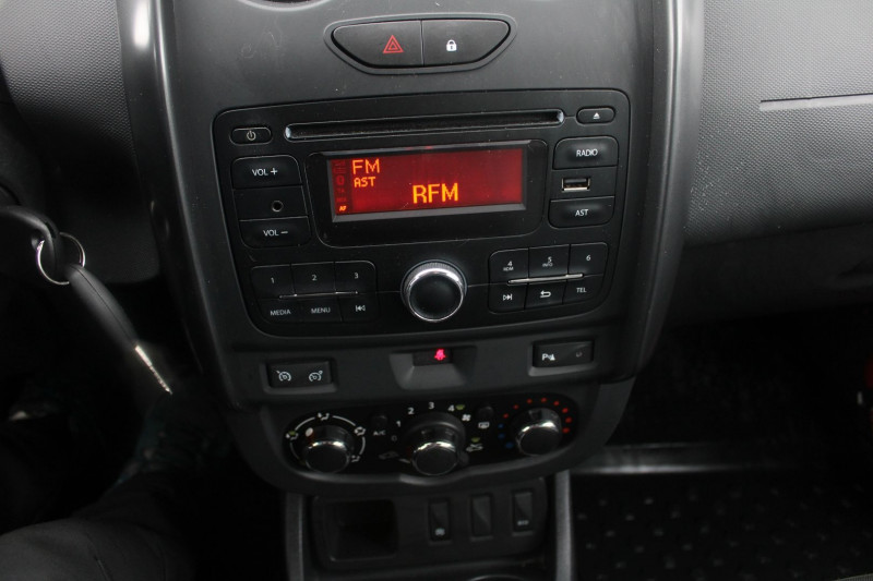 Photo 11 de l'offre de DACIA DUSTER II 1L5 DCI 90 CV CLIM LAURÃATE BOITE 6V RÃGULATEUR BLUETOOTH JANTES ALU  ABS à 13400€ chez Bougel transactions