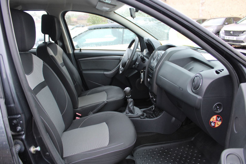 Photo 9 de l'offre de DACIA DUSTER II LAUREATE PLUS 1L5 DCI 110 CV "4X4" CLIM MP3 USB BLUETOOTH ATTELAGE ROUE SECOURS à 13500€ chez Bougel transactions