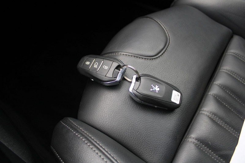 Photo 14 de l'offre de PEUGEOT 508 III BLUE HDI 130 CV ALLURE PACK GPS 3D CAMÃRA USB JA 17 FULL LED I-COKPIT RÃGULATEUR à 16990€ chez Bougel transactions