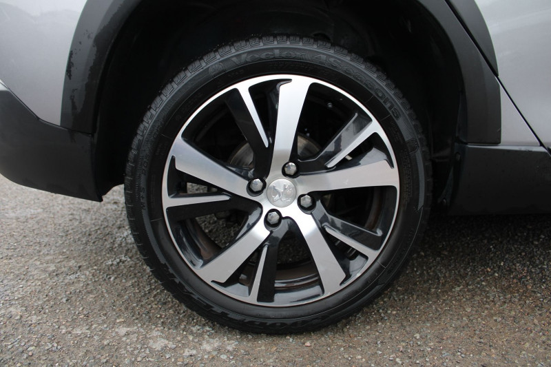 Photo 9 de l'offre de PEUGEOT 2008 II GT LINE SPORT LUXE 1L5 BLUEHDI 100 CV CAMÃRA TOIT PANO GRIPP CONTROL GPS LEDS à 13900€ chez Bougel transactions