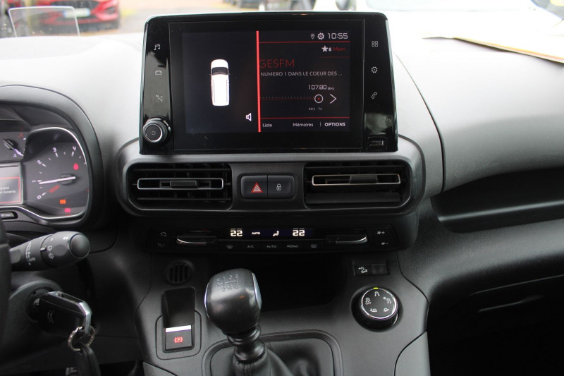 Photo 18 de l'offre de CITROEN BERLINGO 4 SHINE XL BLUE HDI 130 CV GPS VIA CLIM USB JA 16 RÃGULATEUR ATTELAGE GRIP CONTROL à 20990€ chez Bougel transactions
