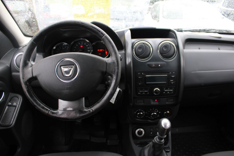 Photo 11 de l'offre de DACIA DUSTER II LAUREATE PLUS 1L5 DCI 110 CV "4X4" CLIM MP3 USB BLUETOOTH ATTELAGE ROUE SECOURS à 13500€ chez Bougel transactions