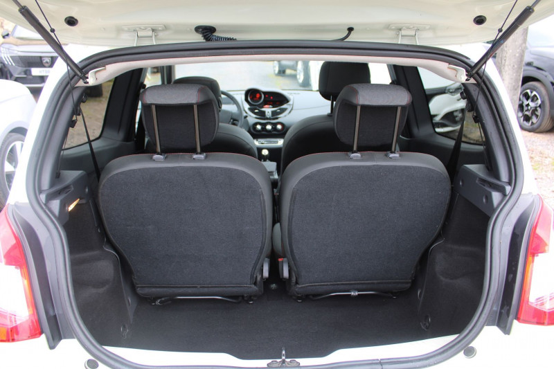 Photo 6 de l'offre de RENAULT TWINGO III 1L2 LEV 16V DYNAMIQUE ECOÂ² 75 CV CLIM AUDIO MP3 TOIT PANO USB JA 15 RÃGULATEUR à 7500€ chez Bougel transactions