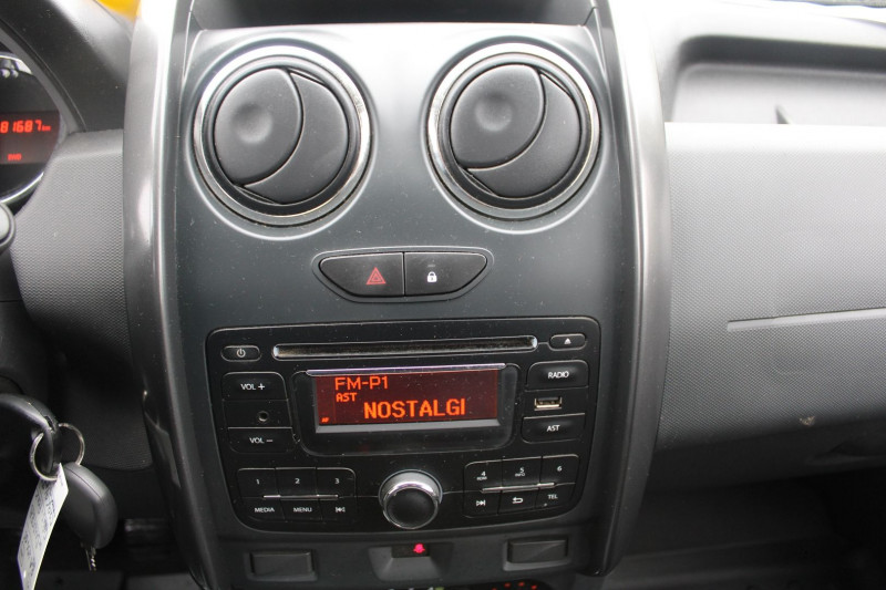 Photo 12 de l'offre de DACIA DUSTER II LAUREATE PLUS 1L5 DCI 110 CV "4X4" CLIM MP3 USB BLUETOOTH ATTELAGE ROUE SECOURS à 13500€ chez Bougel transactions