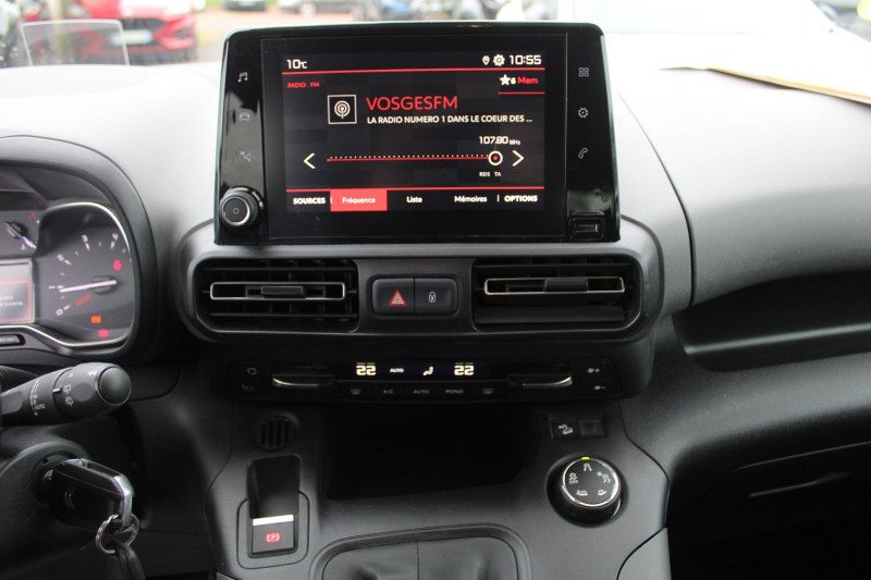 Photo 17 de l'offre de CITROEN BERLINGO 4 SHINE XL BLUE HDI 130 CV GPS VIA CLIM USB JA 16 RÃGULATEUR ATTELAGE GRIP CONTROL à 20990€ chez Bougel transactions