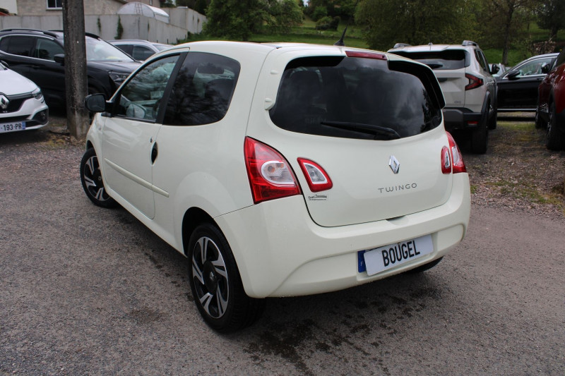 Photo 3 de l'offre de RENAULT TWINGO III 1L2 LEV 16V DYNAMIQUE ECOÂ² 75 CV CLIM AUDIO MP3 TOIT PANO USB JA 15 RÃGULATEUR à 7500€ chez Bougel transactions