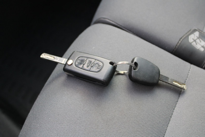 Photo 11 de l'offre de CITROEN BERLINGO PLANCB 21 L1 1.6 HDI 90 CONFORT à 7990€ chez Bougel transactions
