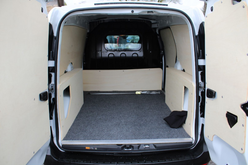 Photo 6 de l'offre de RENAULT EXPRESS VAN CONFORT BLUE DCI 95 CV CLIM AUDIO MP3 ATTELAGE USB RE BLUETOOTH REVETEMENT BOIS à 18990€ chez Bougel transactions