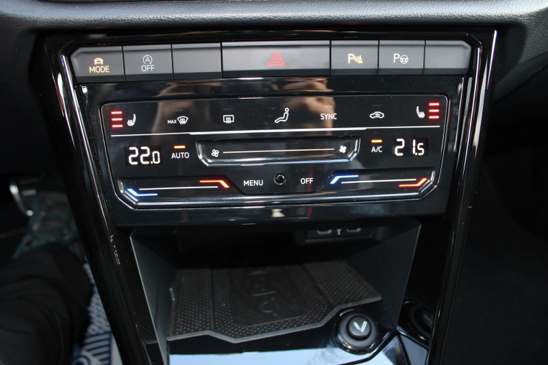 Photo 15 de l'offre de VOLKSWAGEN T-ROC II 2L TDI 150 CV R-LINK GPS 3D CAMÃRA FULL LED ATTELAGE I-COKPIT USB BOITE AUTO DSG à 33500€ chez Bougel transactions